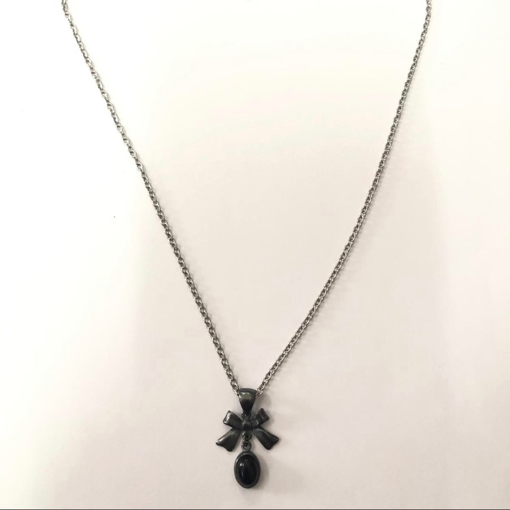 Bow necklace